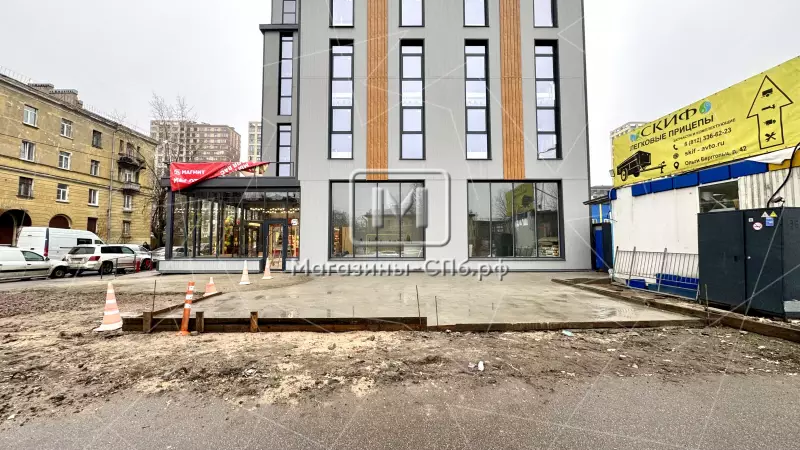 Аренда торгового помещения 140 кв.метров, 1 этаж 3. Входная группа с фасада