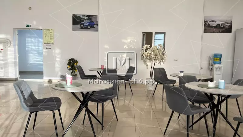 Автосалон, шоурум 2050 м2 с ЗУ 98. Фото объекта