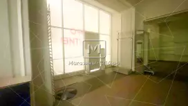 У входа в метро Невский пр У входа в метро Невский пр
