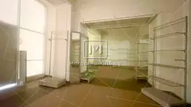 У входа в метро Невский пр У входа в метро Невский пр