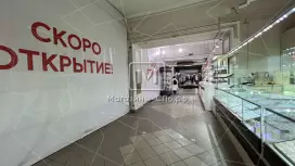 У входа в метро Невский пр У входа в метро Невский пр