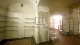 У входа в метро Невский пр У входа в метро Невский пр