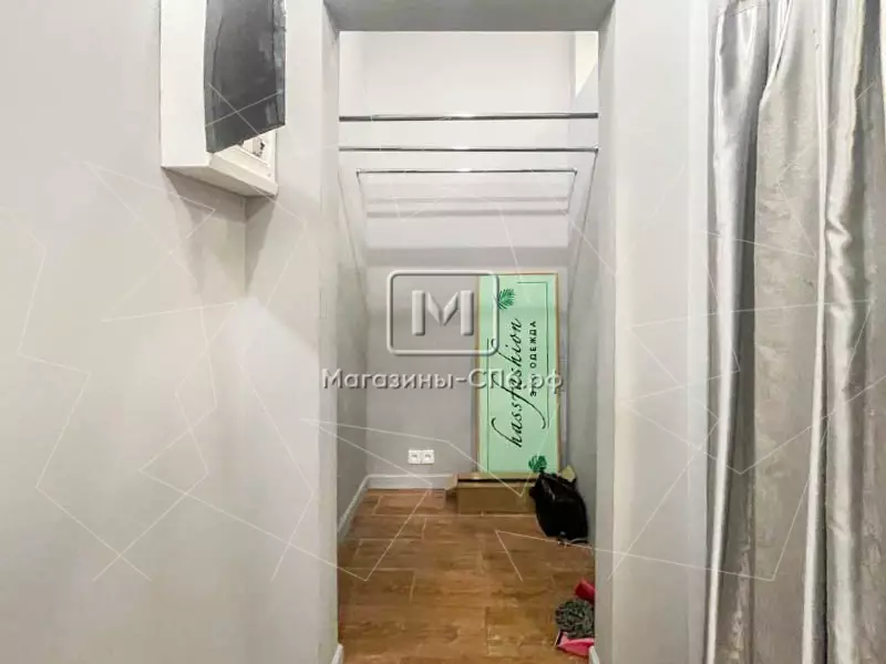 Торговое 44м2 рядом со входом (можно сделать воду) 98. Фото объекта