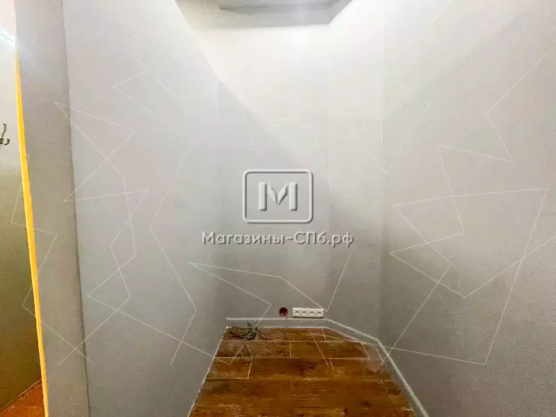 Торговое 44м2 рядом со входом (можно сделать воду) 98. Фото объекта