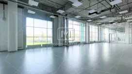 Отдельный вход, 403 м2, высокие потолки, витрины