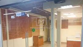 Секция 22м в оживленном ТЦ  у метро