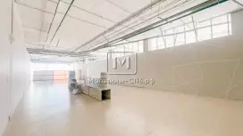 Светлое помещение с выходом на террасу Светлое помещение с выходом на террасу
