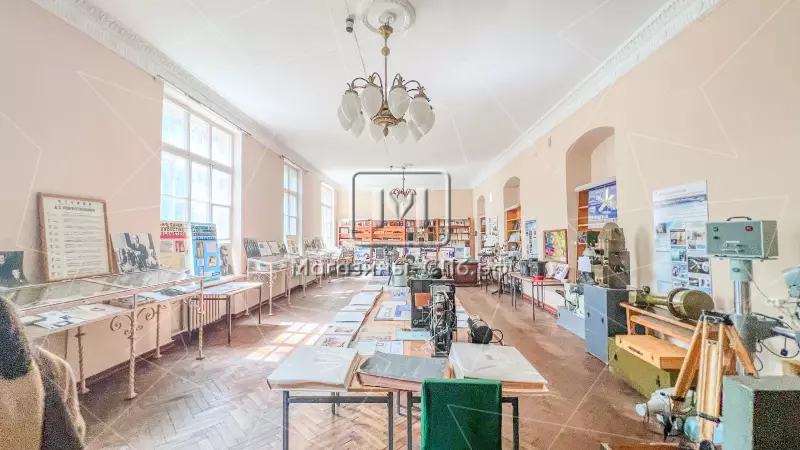 Офис / шоурум у входа в БЦ 408м 98. Фото объекта
