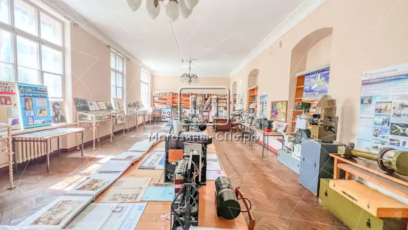 Офис / шоурум у входа в БЦ 408м 98. Фото объекта