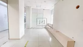 У метро в ТЦ, на выбор от 15-50метров 2этаж