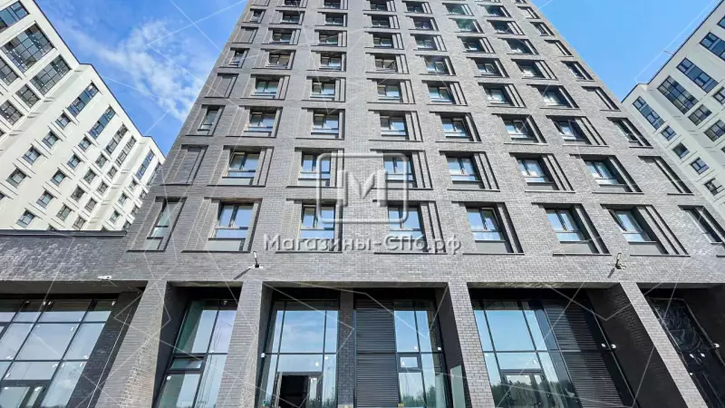 Торговое,52,4м2,витрины,высокие потолки.С ремонтом 98. Фото объекта