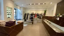 Под шоурум, витрины 177 кв.метров, 1 этаж Под шоурум, витрины 177 кв.метров, 1 этаж