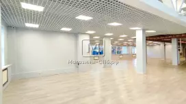 Отдел в мебельном центре 244 м2, витрины на улицу