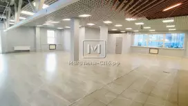 Отдел в мебельном центре 244 м2, витрины на улицу
