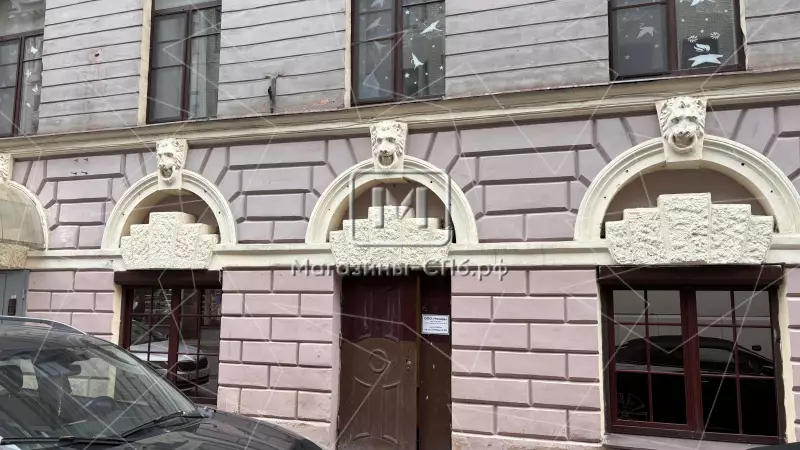 Аренда помещения 54 кв.м на 1-й линии 3. Входная группа с фасада