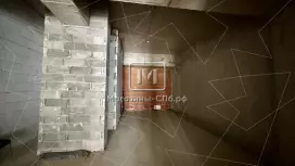 Помещение с витринами и входом с улицы