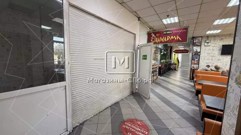 Помещение 18.6м2, 1 этаж., у входа в ТЦ. У метро 98. Фото объекта