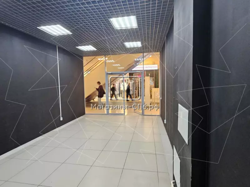 Отдел в ТРК с витриной, 28,5 м2 98. Фото объекта