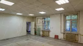 Универсальное у метро Удельная