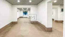 Супер проходное, сразу у метро