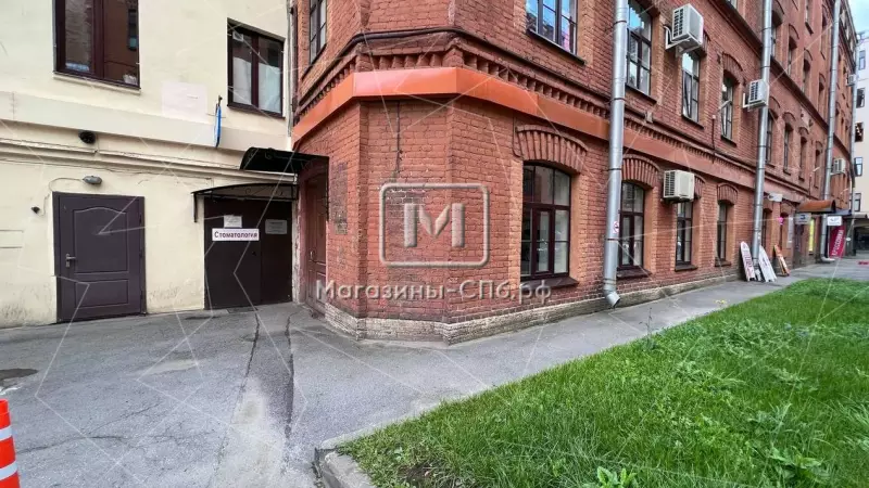 Аренда торгового помещения 133.5 кв.метров, 1 этаж 98. Фото объекта