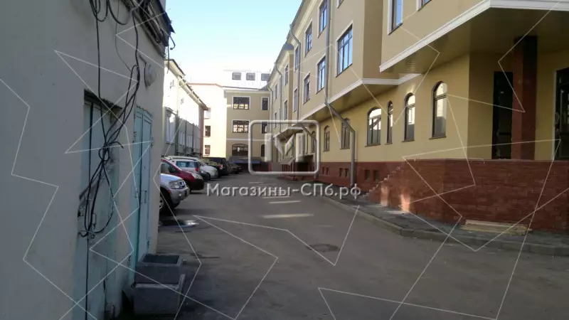 Аренда торгового помещения 242.5 кв.метров, Цоколь 98. Фото объекта
