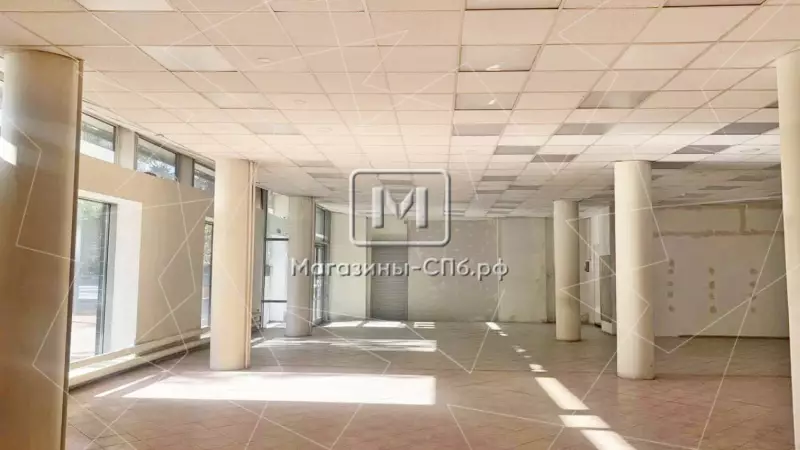 Торговое 348 м2, высокий трафик. Витрины, 1эт 98. Фото объекта