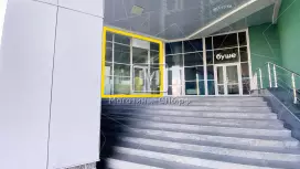 70 м2, вход с фасада рядом с Буше