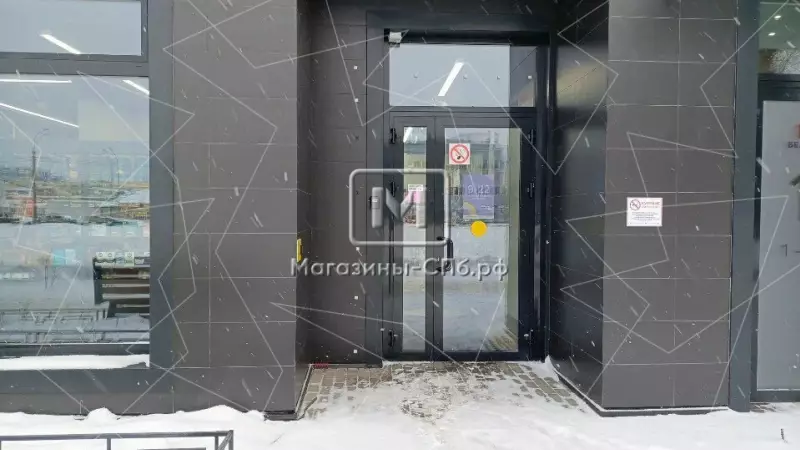 Универсальное, 150 м2, 1 этаж, витрины 98. Фото объекта