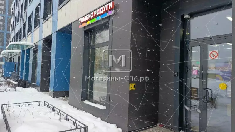 Универсальное, 150 м2, 1 этаж, витрины 98. Фото объекта