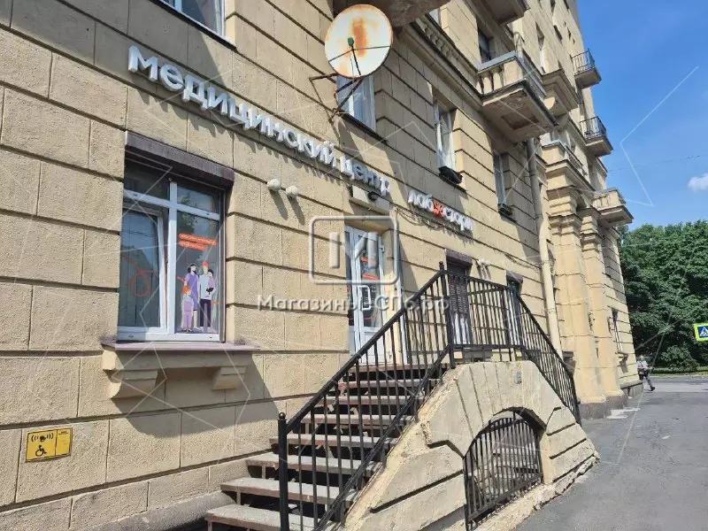 Аренда помещения 101.6 кв.метров, 1 этаж (клиника) 2. Фасад с угла