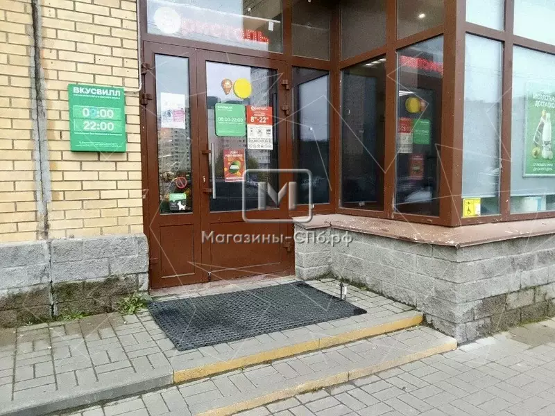 Витрина 80 м, 1 этаж 98. Фото объекта