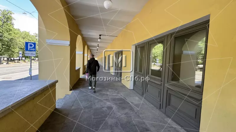 1 линия: Садовая ул. 1052м, 1 этаж и цоколь 98. Фото объекта