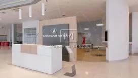 Крупная площадь под автосалон. Витрины, ремонт Крупная площадь под автосалон. Витрины, ремонт