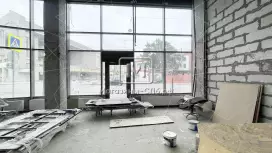 Стрит-ритейл, аренда  83.4 кв.метров, 1 этаж