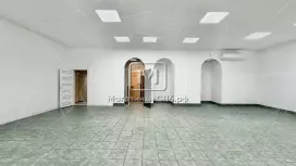 Офис/магазин 205 м2. первая линия, отд.вход Офис/магазин 205 м2. первая линия, отд.вход