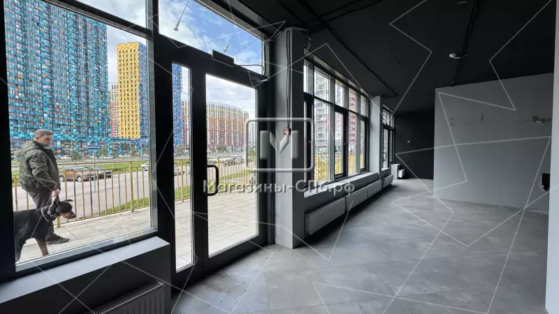 Опенспейс универсальное 151м, 1 этаж 3 входа 98. Фото объекта