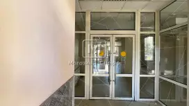 Угловое отлично видно с дороги, 2 входа  139м, 1эт