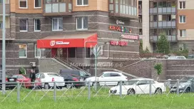 Угловое отлично видно с дороги, 2 входа  139м, 1эт