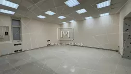 У метро витрины  110 кв.метров, 1 этаж