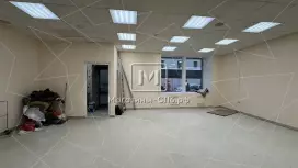 У метро витрины  110 кв.метров, 1 этаж