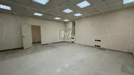 У метро витрины  110 кв.метров, 1 этаж